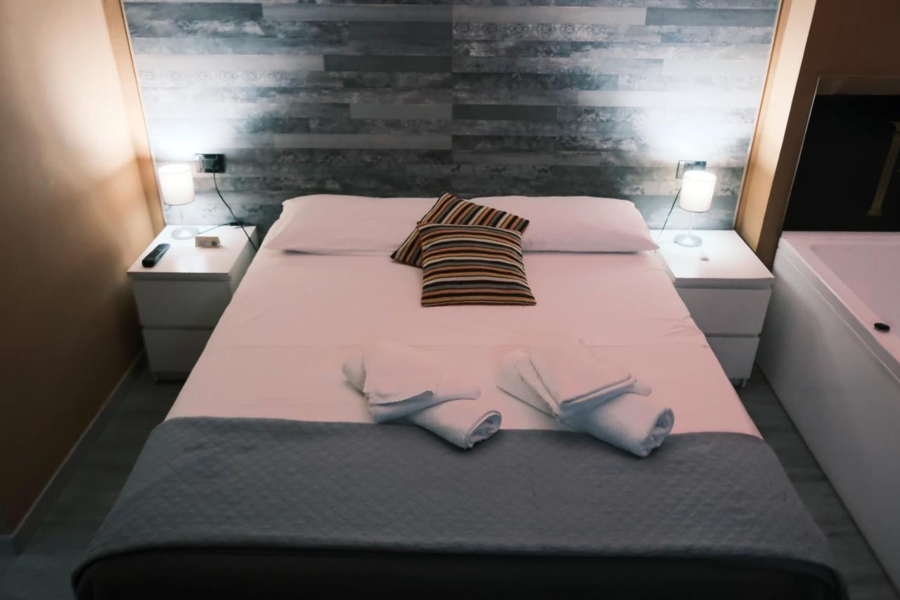 Royalty Rooms & Spa Napoli Eksteriør billede